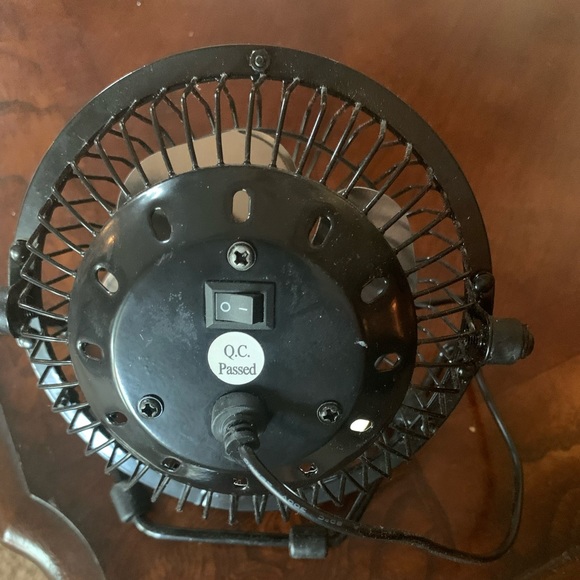 USB powered tile head desk fan - Picture 2 of 4